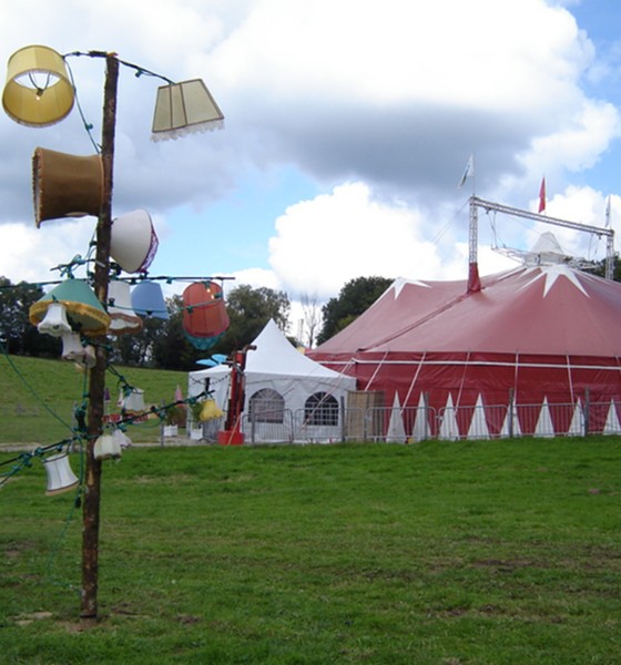 Le chapiteau du festival de Vassivière en Limousin Le chapiteau du festival de Vassivière en Limousin